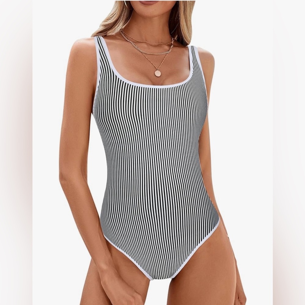 Scoop Neck Vertical Stripe One-Piece Swimsuit - Black/White